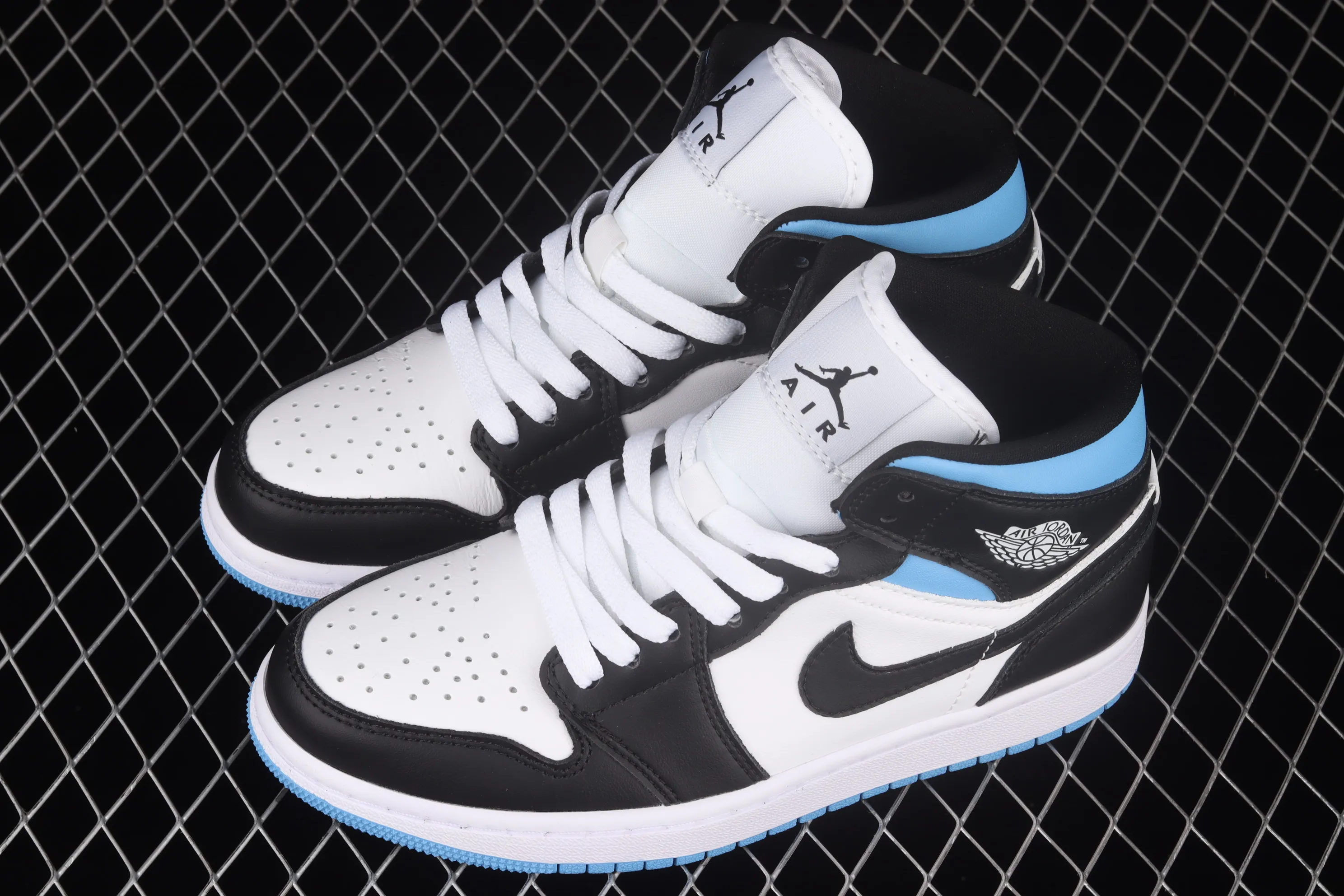 All categories Air Jordan Jordan series basketball shoes Air Jordan 1 Mid Different versions Air Jordan 1 Mid SE AJ1 Joe 1 black and white blue BQ6472-102